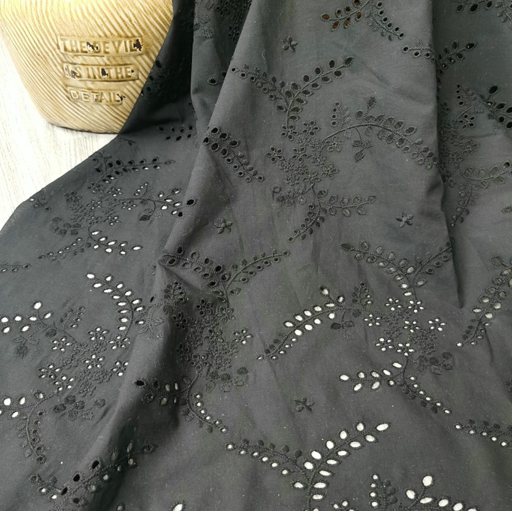 Sewing Eyelet Fabric - Tessuto di pizzo floreale ricamato scavato