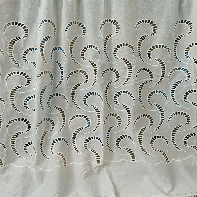 Tessuto ricamato traforato 100 - Sewing Eyelet Fabric recensione e prezzo
