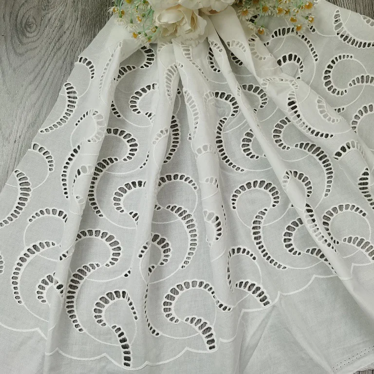 Tessuto ricamato traforato 100 - Sewing Eyelet Fabric recensione e prezzo