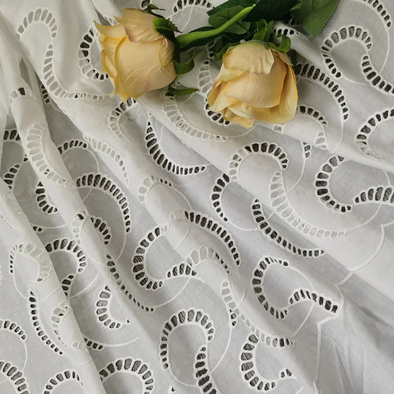 Tessuto ricamato traforato 100 - Sewing Eyelet Fabric recensione e prezzo